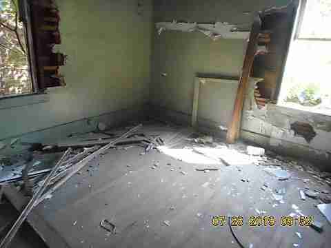 4400 St Clair (41)_m.jpg